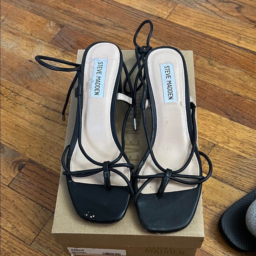 Steve Madden black sandals